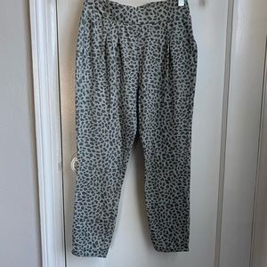 New girls Gap casual pants size Medium